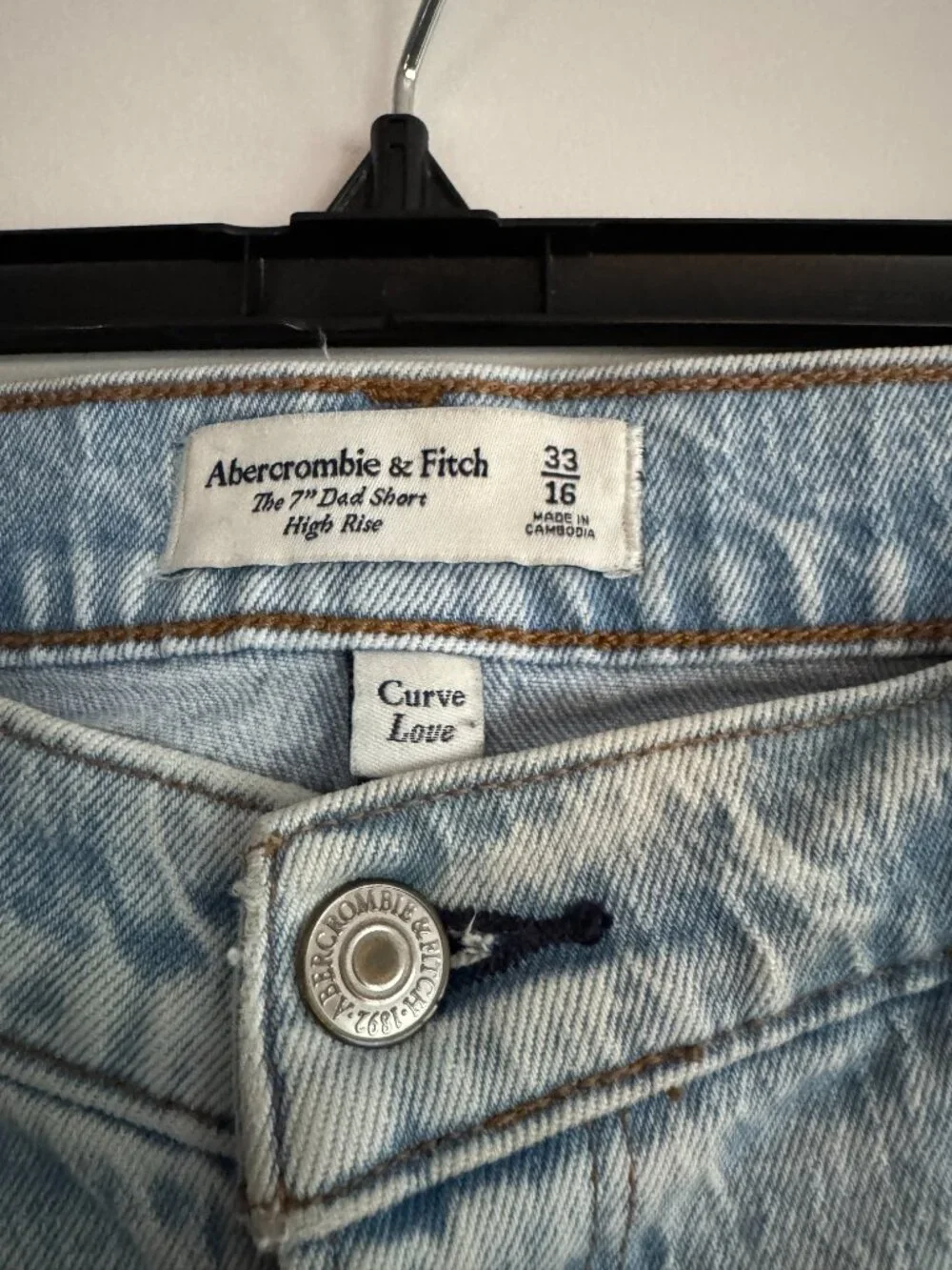 Abercrombie & Fitch The 7" Dad Short High Rise Curve Love Light Wash Size 33 - Picture 2 of 4